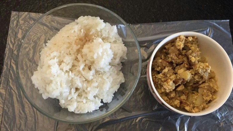 🍙🍙🍙剩下的都是精华——煎饭团,准备好你的材料,我的是土豆泥培根蛋饼