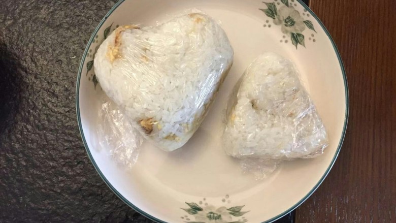 🍙🍙🍙剩下的都是精华——煎饭团,随便捏捏我捏了一颗❤,哈哈看出来了吗