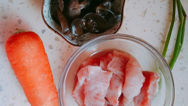 鱼香肉丝,准备食材