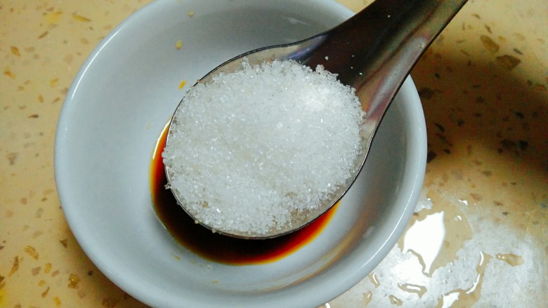 鱼香肉丝,一勺<a style='color:red;display:inline-block;' href='/shicai/ 3729'>白糖</a>