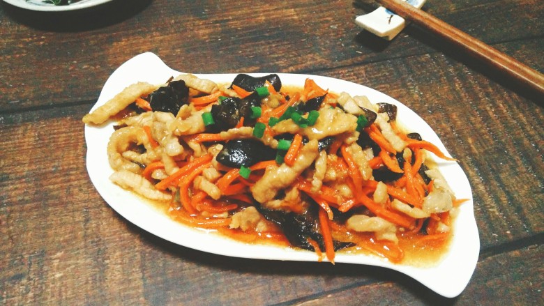 鱼香肉丝,炒好的肉丝很香