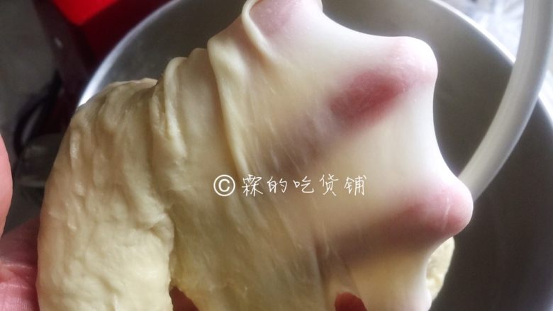 脆皮巧克力奶油夹馅面包,再一个8分钟,基本就能揉出手套膜了。