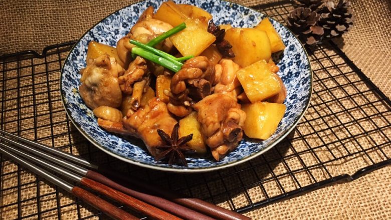 土豆烧鸡,拍张照片就开动!