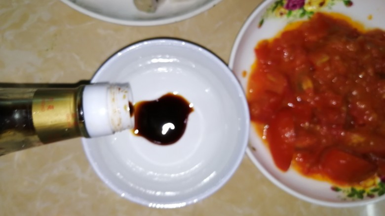 番茄🍅丸子,调酱,加1勺酱油。