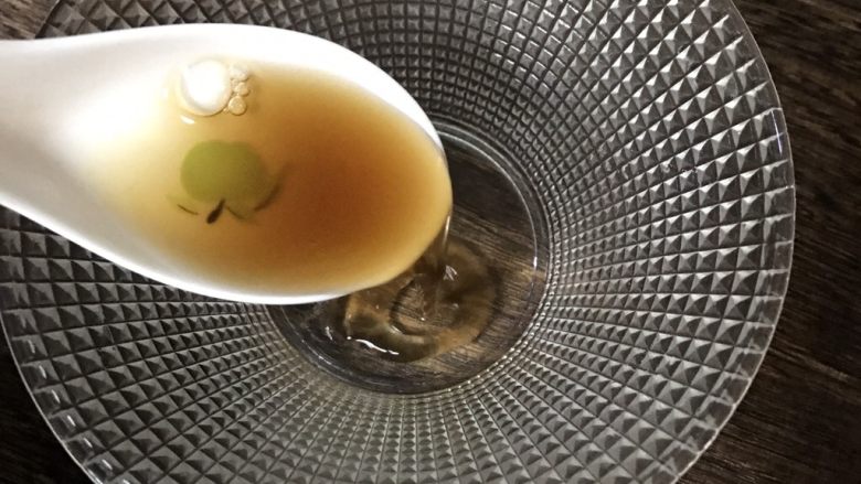 酱爆大虾,调酱汁:1勺黄酒