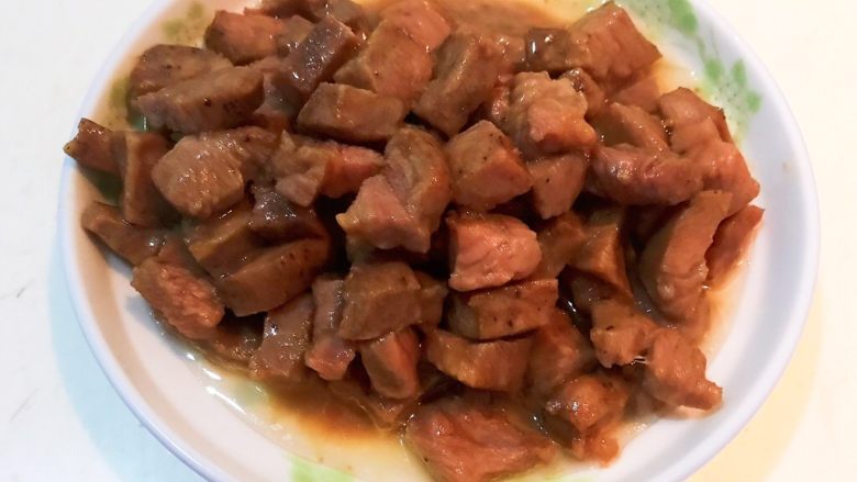 换个姿势吃牛排 咖喱土豆烧牛排,把牛排盛出来