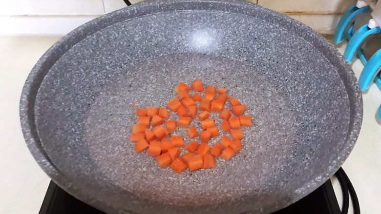 换个姿势吃牛排 咖喱土豆烧牛排,水开后焯水2分钟