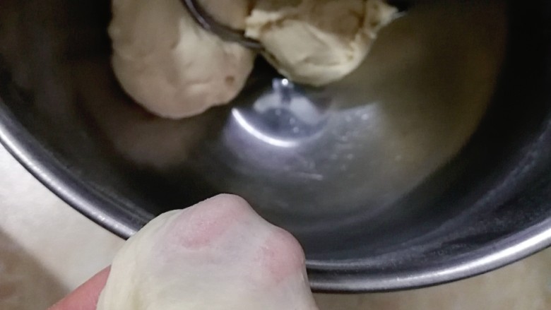 香葱肉松吐司(一次发酵),一档揉成团转三档揉成能扯出厚膜