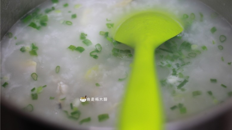 花蛤粥,搅拌均匀,关火。