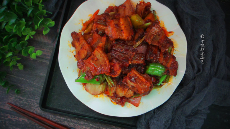 回锅肉,肥而不腻,颜色养眼,是下饭菜的首选