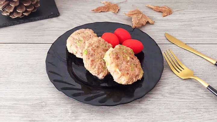 西葫芦肉饼,肉饼出锅,装盘!