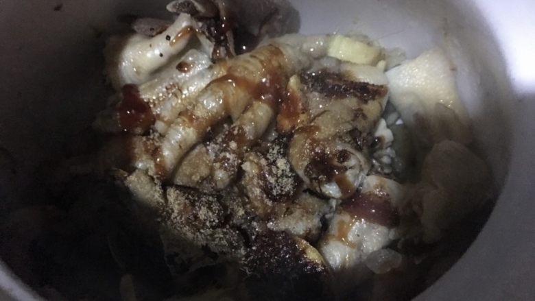卤鸡爪,加入所有调料