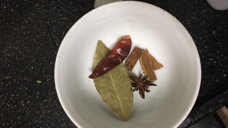 啤酒鸭,香料备好