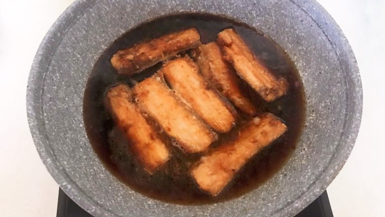 #年年有鱼# 家常红烧带鱼,盖上锅盖,大火烧开后小火慢烧20分钟