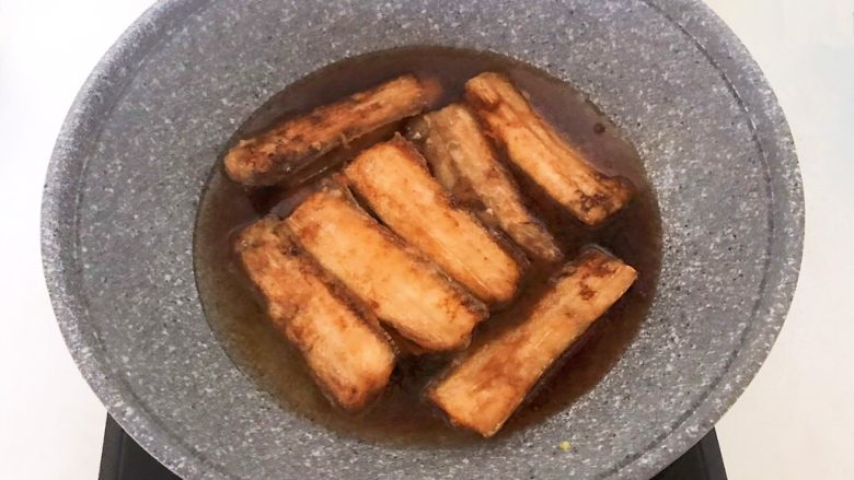 #年年有鱼# 家常红烧带鱼,加入温水,水量没过带鱼