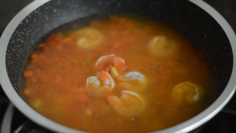 鲜虾豆腐汤（辅食）,兑入水，煮开