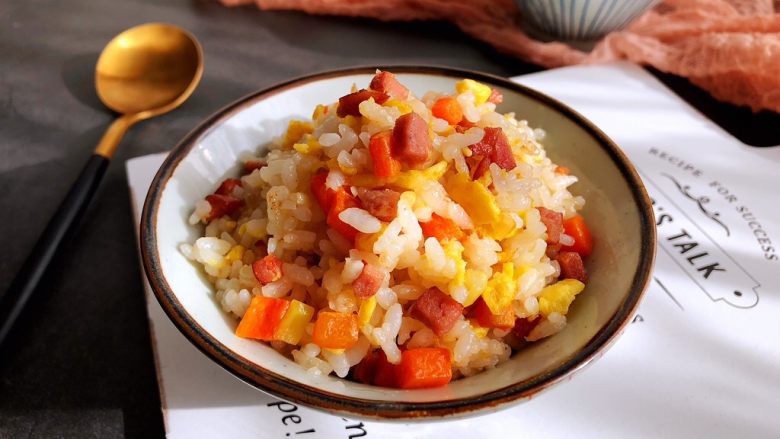 黑椒火腿炒饭,出锅