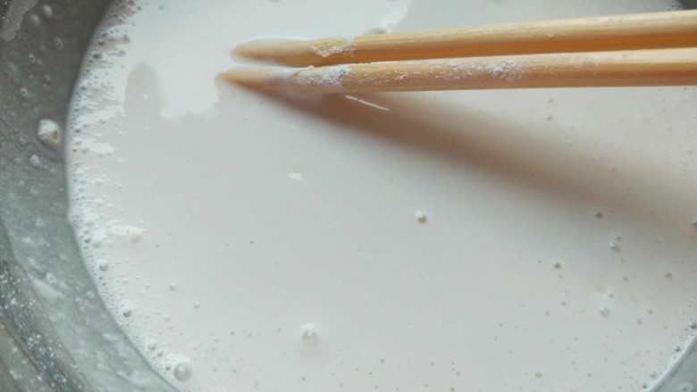 新文美食 成都豆沙糯米糍,搅拌均匀。