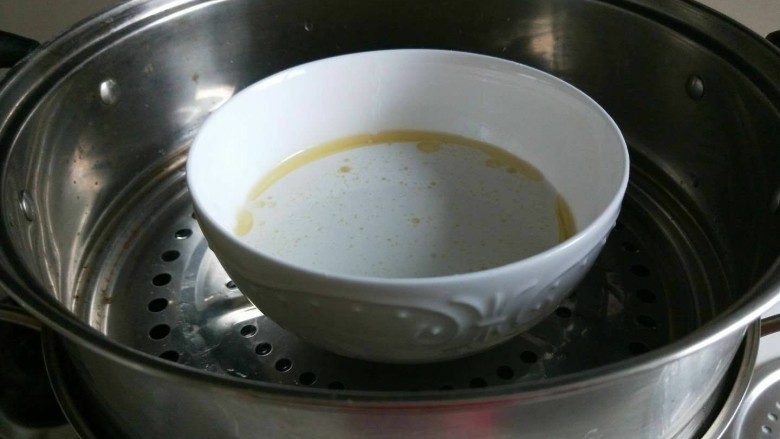 新文美食 成都豆沙糯米糍,放入锅中蒸熟。