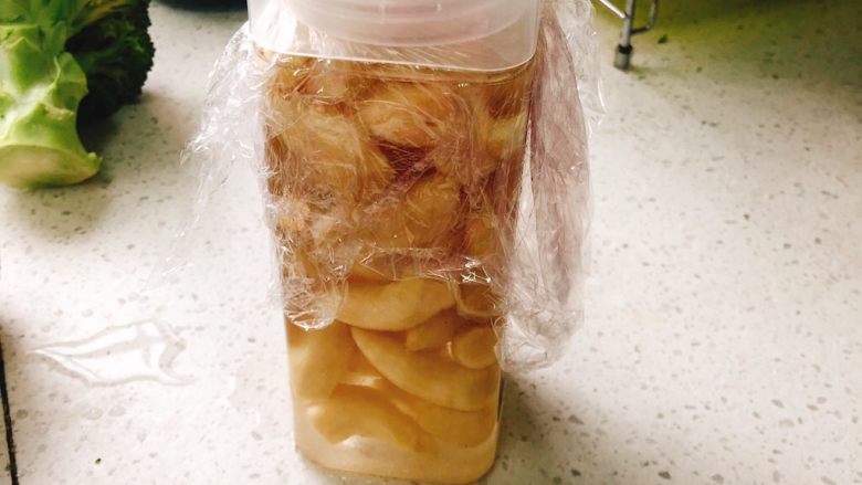 醋腌嫩生姜-可做早餐稀饭配菜,盖上盖子,放冰箱1个月即可食用。