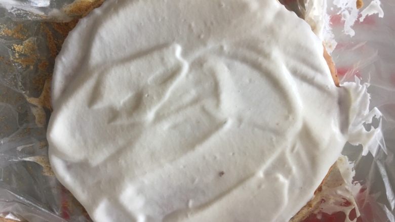 俄式提拉米苏(六寸),先放一张饼抹上奶油