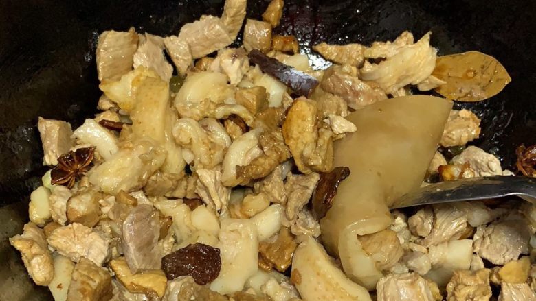 红烧肉,炒肉上色