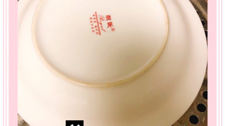 蔬菜鸡肉饼,方法二中,上锅蒸前记得盖上一个盘子