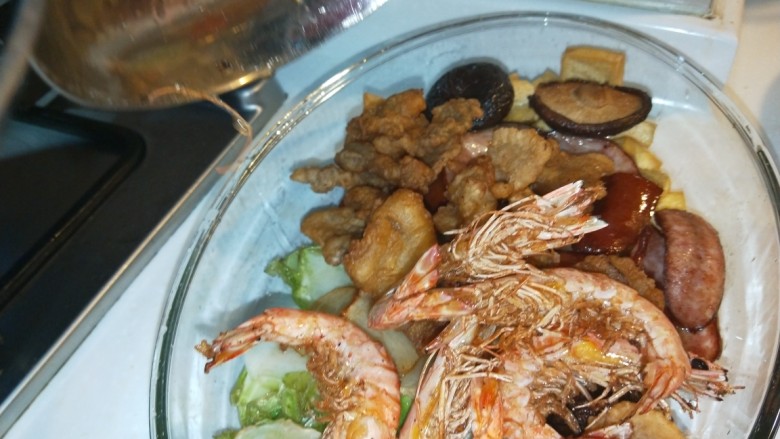 新文美食 麻辣香锅,所有食材全部过油捞出来放在一起。