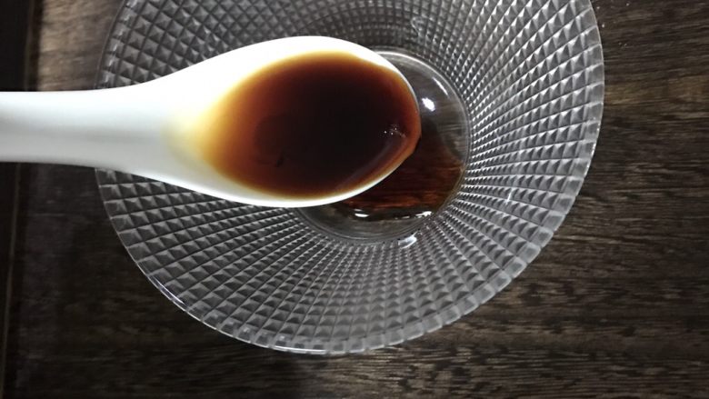 快手猪扒饭,调酱汁:生抽3勺