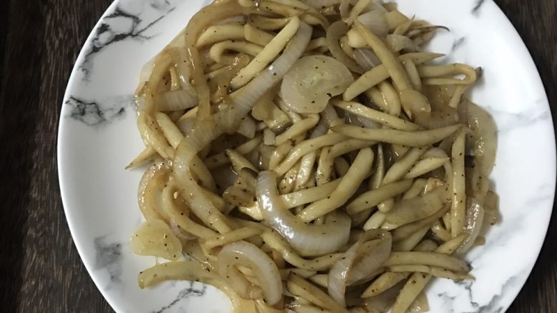 洋葱杏鲍菇,出锅装盘