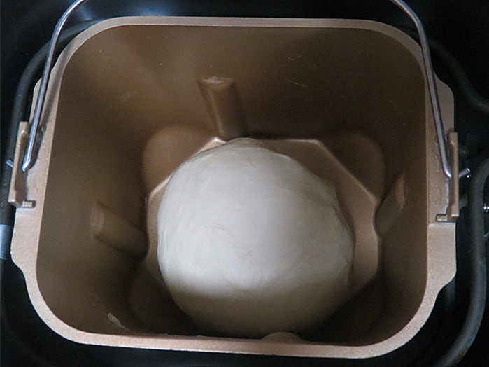 冬季温暖滴下午茶品【黑糖肉桂手撕包】,检查面团,有延展性,不需要出膜或厚厚的膜即可