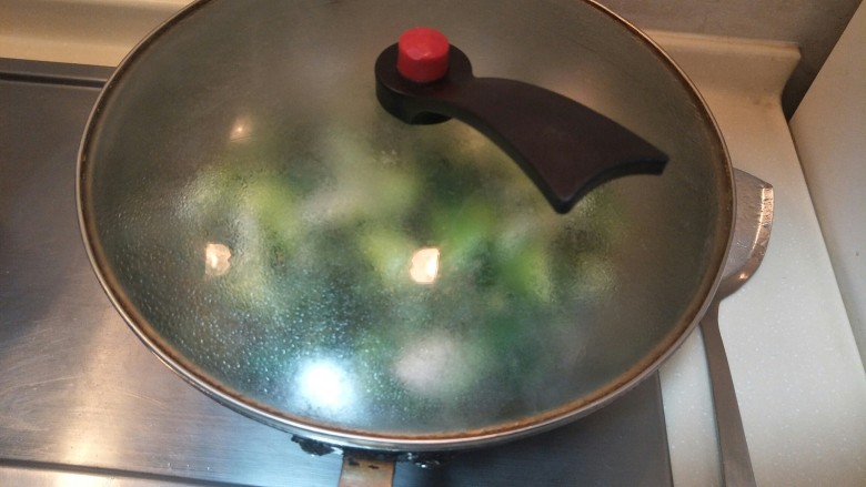 充满人情味的青菜面疙瘩。, 大火加盖闷三分钟。