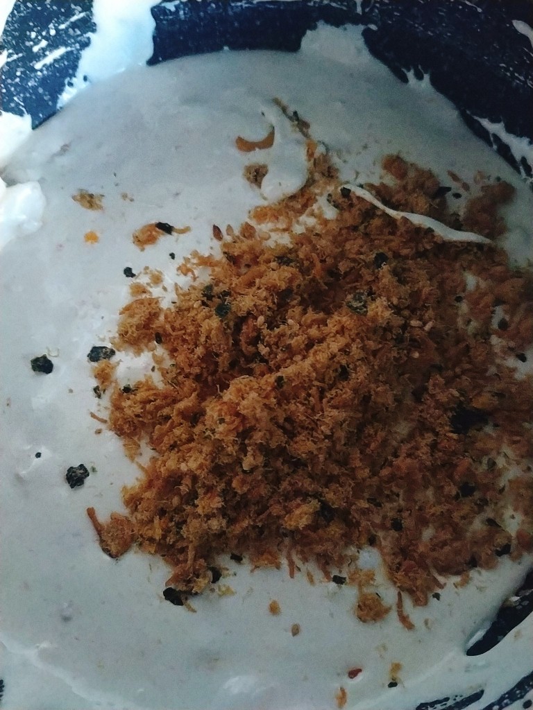 网红海苔肉松咸蛋黄雪花酥,加入肉松;