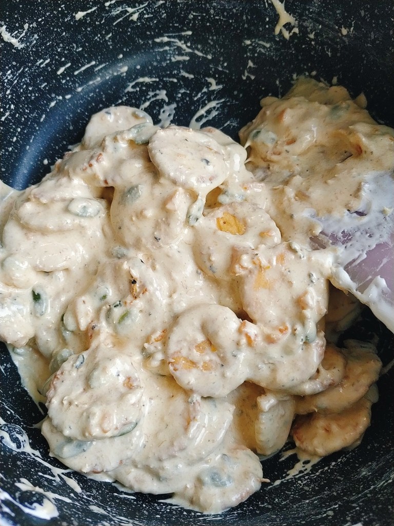 网红海苔肉松咸蛋黄雪花酥,混合均匀;