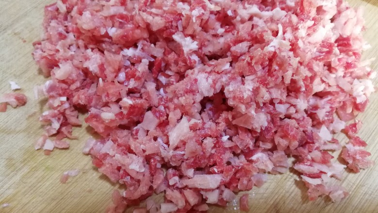 煎藕饼,<a style='color:red;display:inline-block;' href='/shicai/ 429'>瘦肉</a>切碎(我用冻过的肉切片,再切碎)省力
