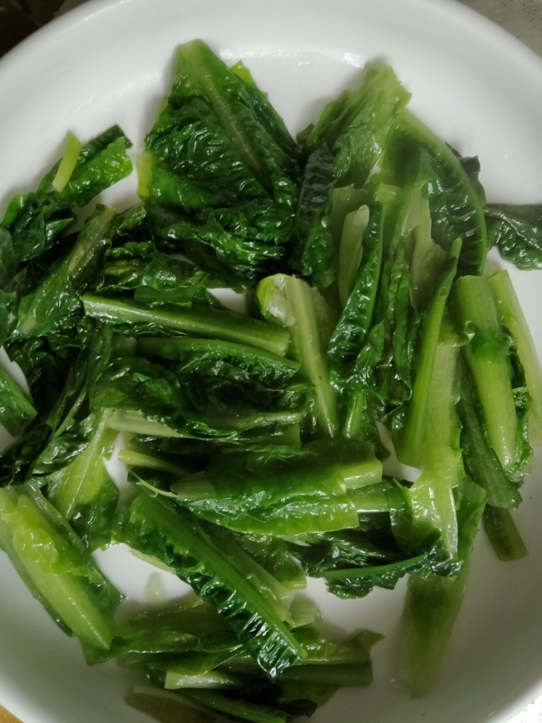 白灼莴笋,装盘备用