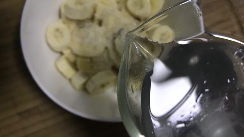 冰糖蒸香蕉(治咳嗽秘方),加小半碗饮用水