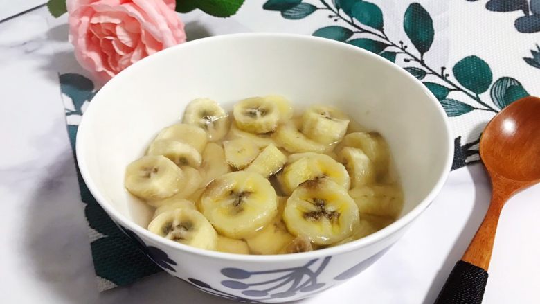 冰糖蒸香蕉(治咳嗽秘方),临睡前趁温热的时候吃