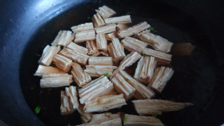 新文美食 素什锦,腐竹要等开锅捞出来。