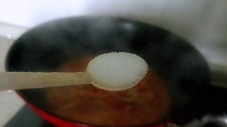 番茄烩金针菇,放入盐就可出锅了,拌饭、拌面、无论怎么样都很好吃。