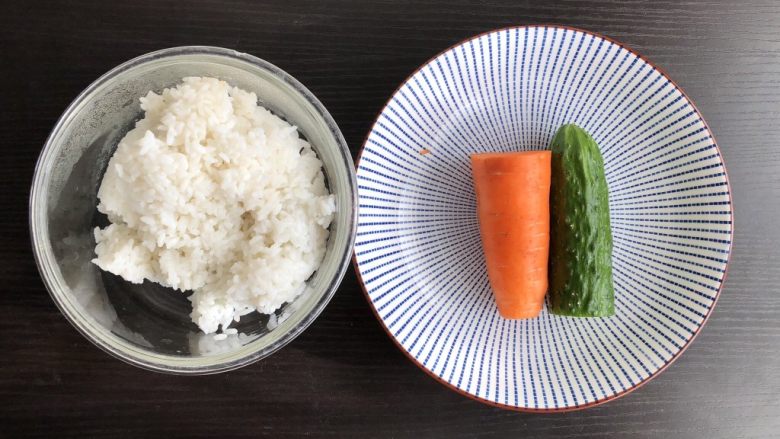 老干妈鸡丁炒饭,准备主要食材