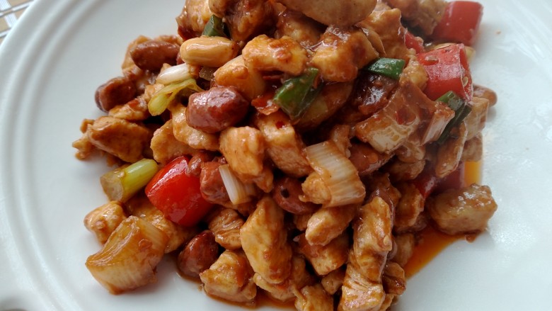 宫保鸡丁,一份看的就非常有食欲的宫保鸡丁完成啦!😍😍😍