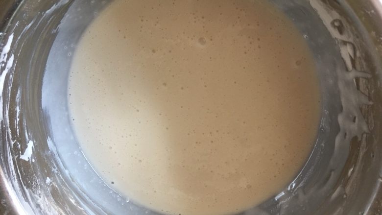 大米发糕,搅拌均匀,静置几分钟材料融合的更好口感更细腻,着急的话不静置影响也不大