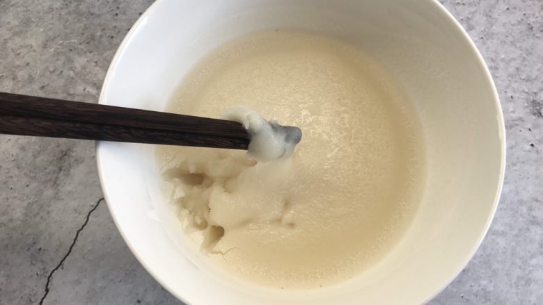 芒果雪媚娘,蒸熟的状态,要是中间有液体就是没有蒸熟