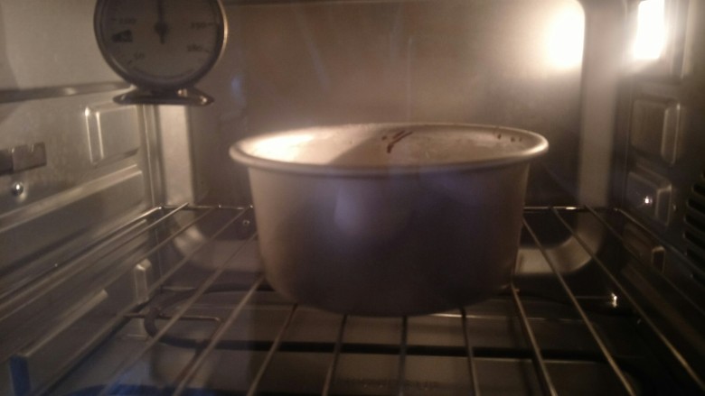 来自冬天的温暖—重芝士布朗尼蛋糕,烤箱预热180°,烤18分钟。烤好后烤箱不要关。继续160度预热