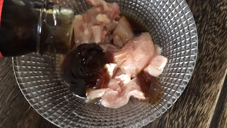 照烧鸡腿培根蛋炒饭,加入蚝油