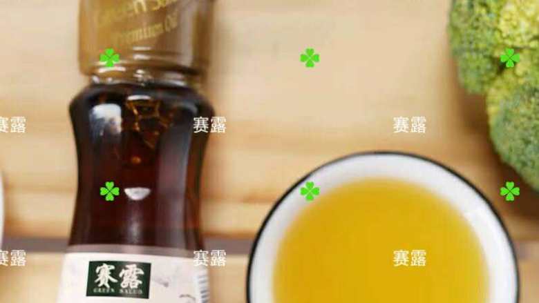 冬至温暖--驴肉蒸饺,做馅料的时候我习惯性加入一些苏子油,提升口感,宝宝也爱吃,营养丰富