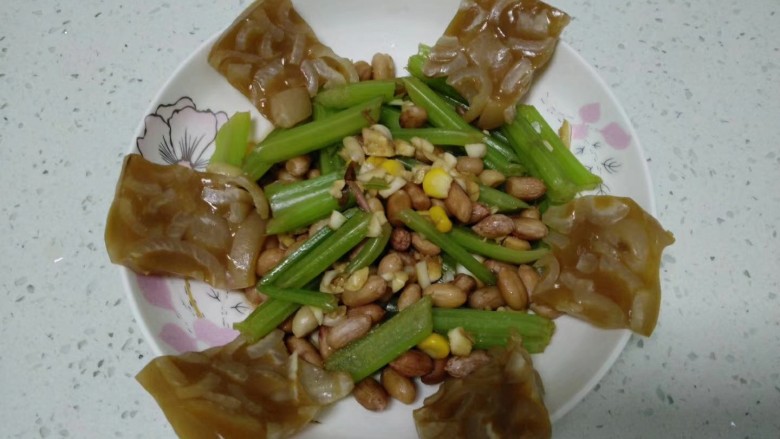 凉拌皮冻花生芹菜