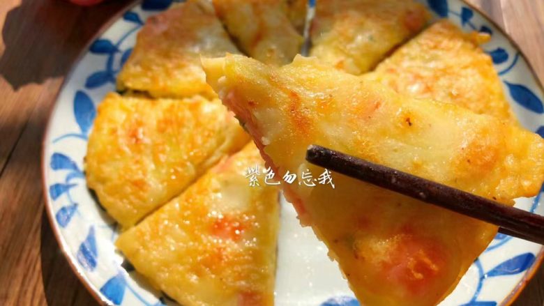 土豆煎饼,美味的土豆饼,是不是特别像披萨,味道也很像披萨,外酥里嫩,超好吃