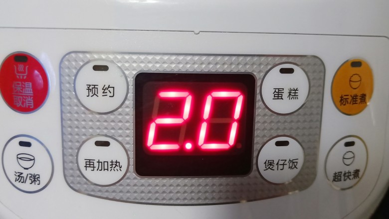 红糖暖身八宝粥,再按煮粥键即可。是不是很方便呀!一般煮粥也就2个小时就够了,也不用担心溢锅。